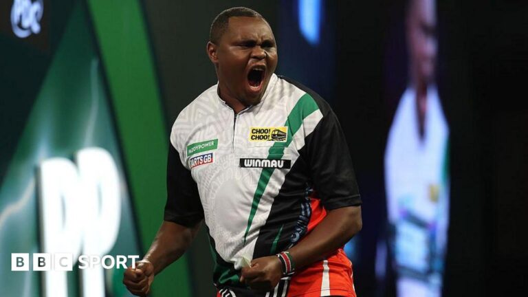 David Munyua celebrates during his win over Mike de Decker