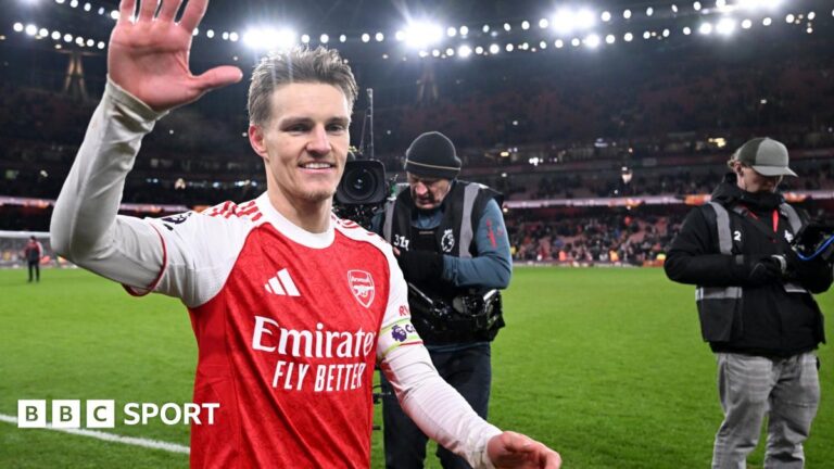 Premier League title race: Can Arsenal go all the way this time? Premier League table - top six - 30 December 2025