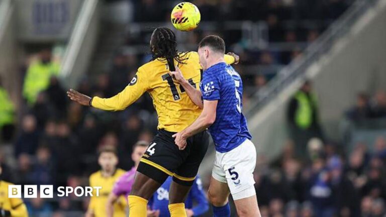 Everton's Michael Keane pulls the hair of Wolves' Tolu Arokodare