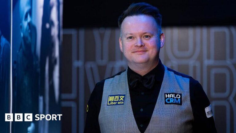 World Snooker Championship 2026: Shaun Murphy beats Xiao Guodong with session to spare A smiling Shaun Murphy in black shirt and bow tie, and grey waistcoat
