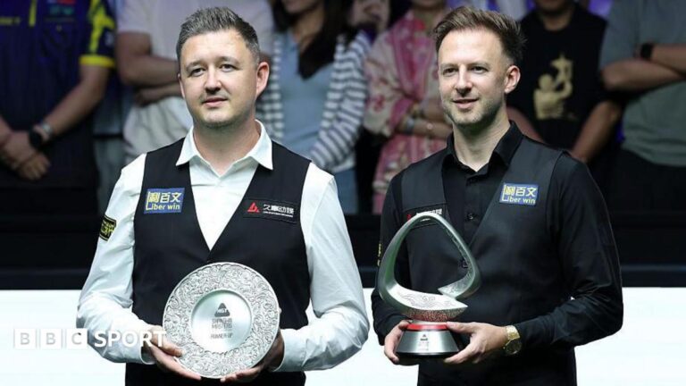 Judd Trump and Kyren Wilson holding their Shanghai Masters trophies